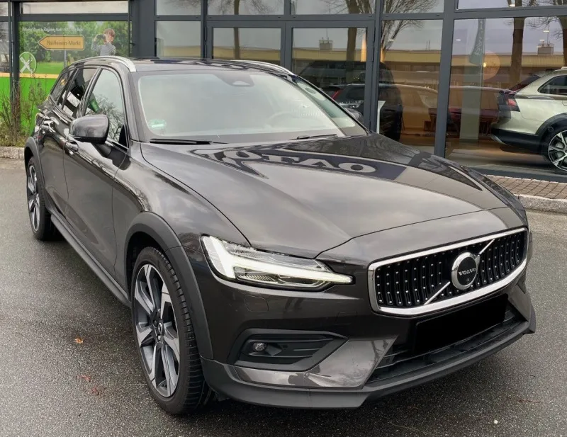 Volvo V60 Cross Country B4 AWD =Ultimate= Panorama/Distronic Image 2