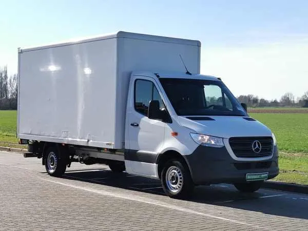 Mercedes-Benz Sprinter Image 4