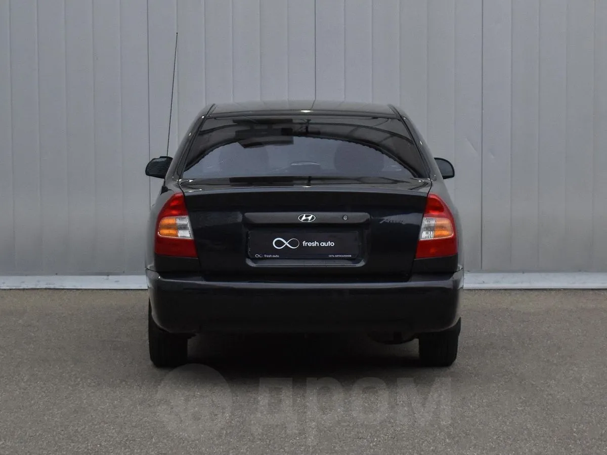 Hyundai Accent Image 4