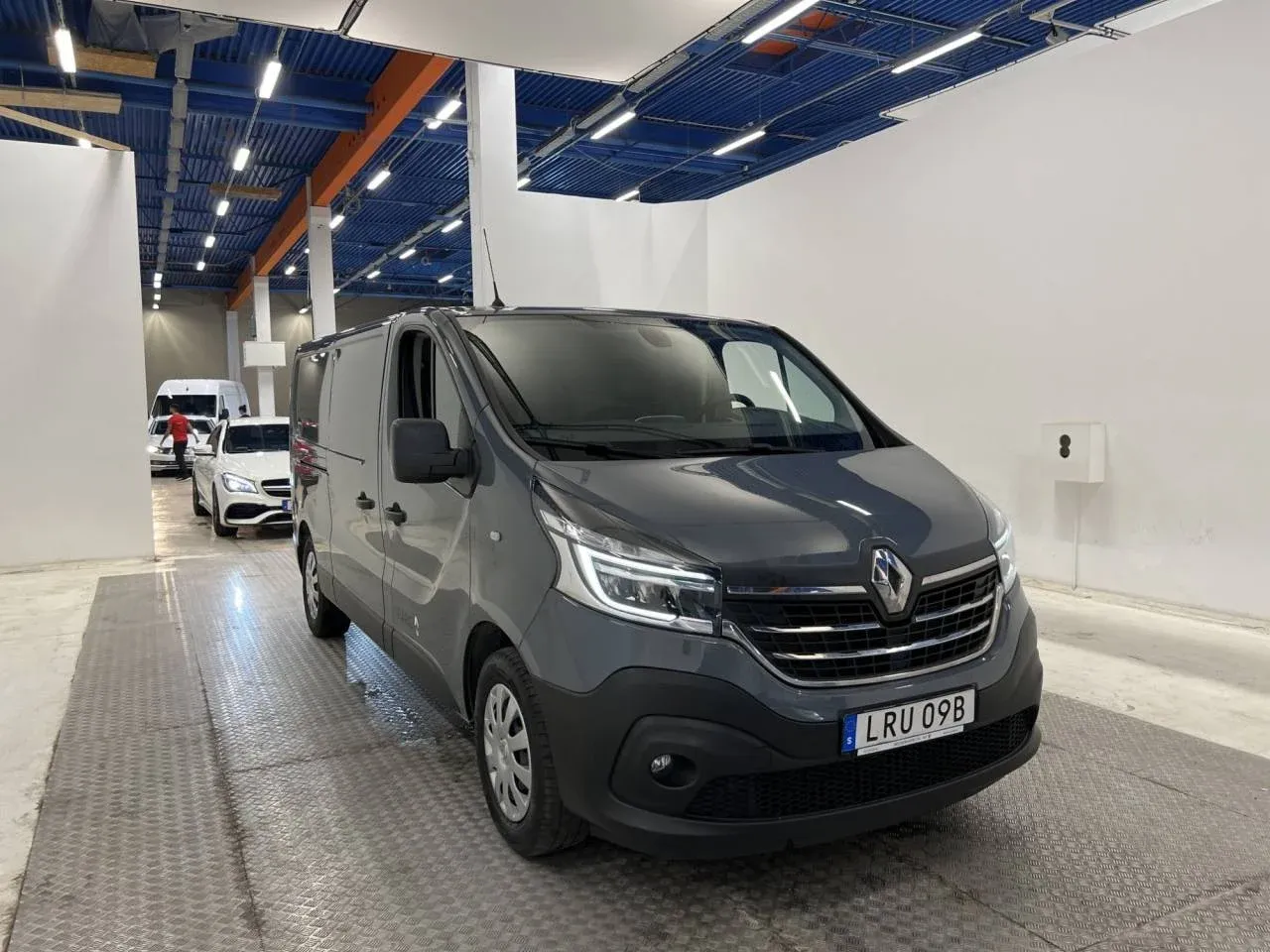 Renault Trafic L2 145hk Värmare Dragkrok B-Kamera MOMS Image 2