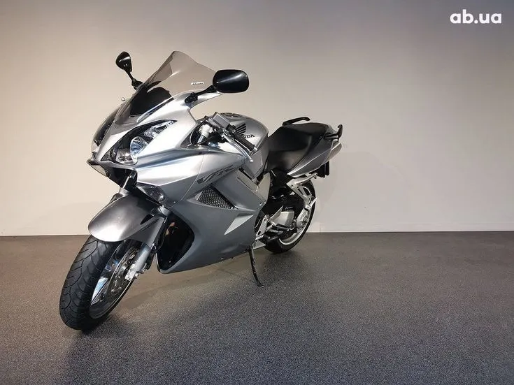 Honda VFR Image 8